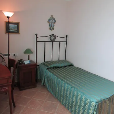 Hotel Emmaus 3*