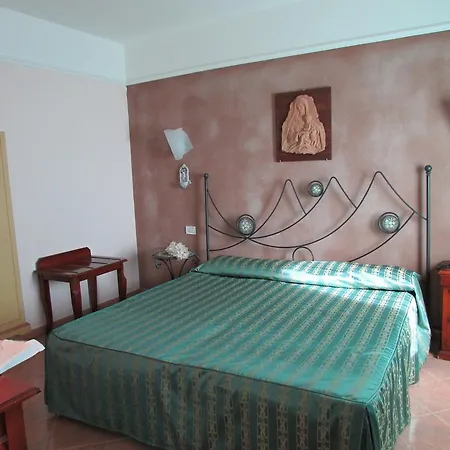 Emmaus Hotel