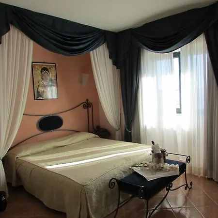 Emmaus Hotel