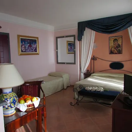 Hotel Emmaus 3*