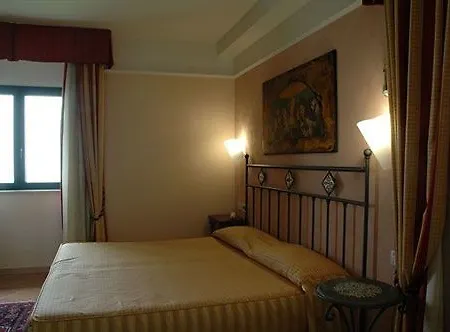 Emmaus Hotel
