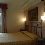 Emmaus Hotel
