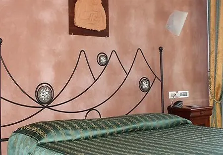 Emmaus Hotel